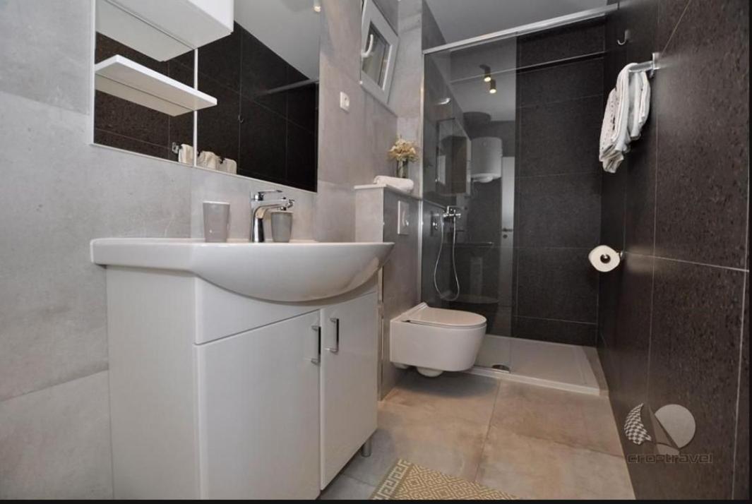Apartmani Miranda Drasnice Exterior foto